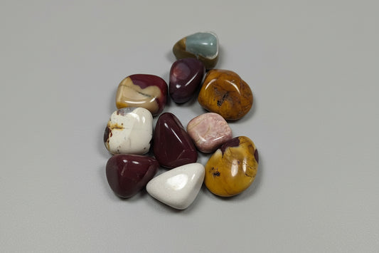 Mookaite Jasper Tumbles – Crystal for Grounding, Stress Relief, Confidence & Decision-Making